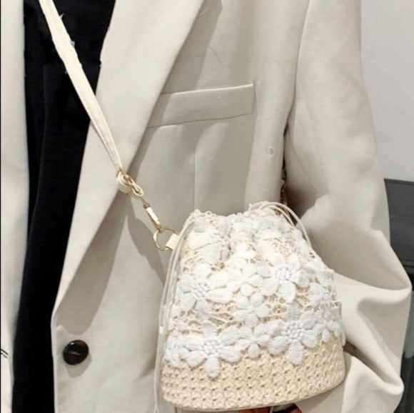 Straw & White Lace Drawstring Bucket Bags - Picture 2 of 5